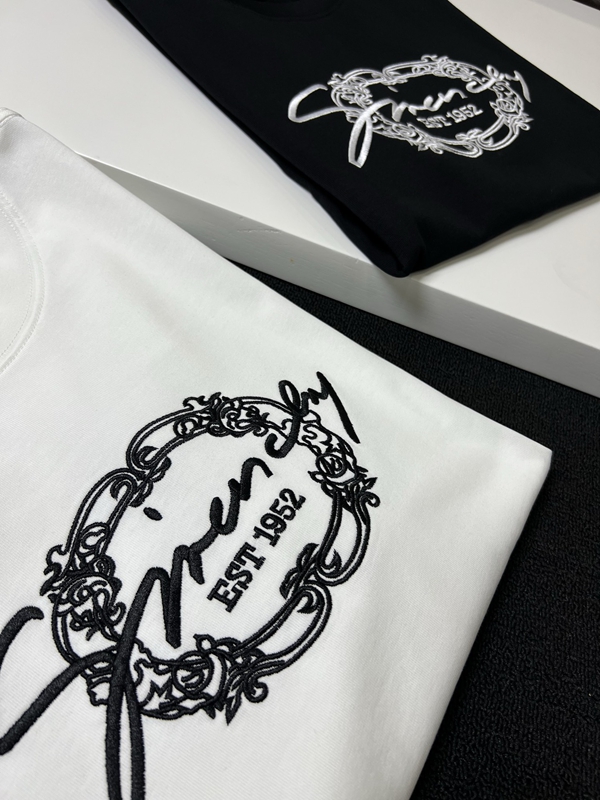 ブランドTシャツ着用イメージ